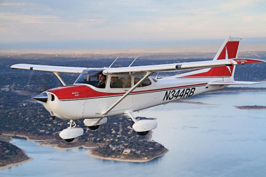 Захватывающий полет на самолете cessna 150 над Кронштадтом и Финским заливом.